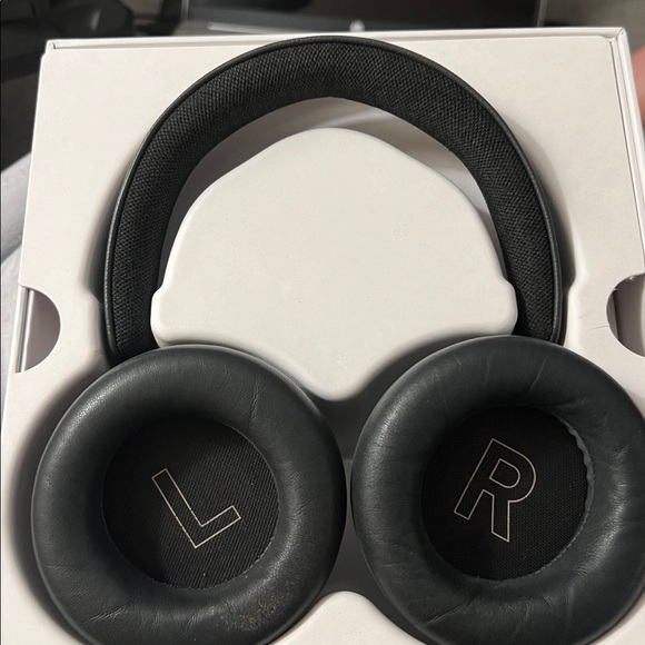 Bang & Olufsen wireless gaming Black Headphones - Picture 7 of 8